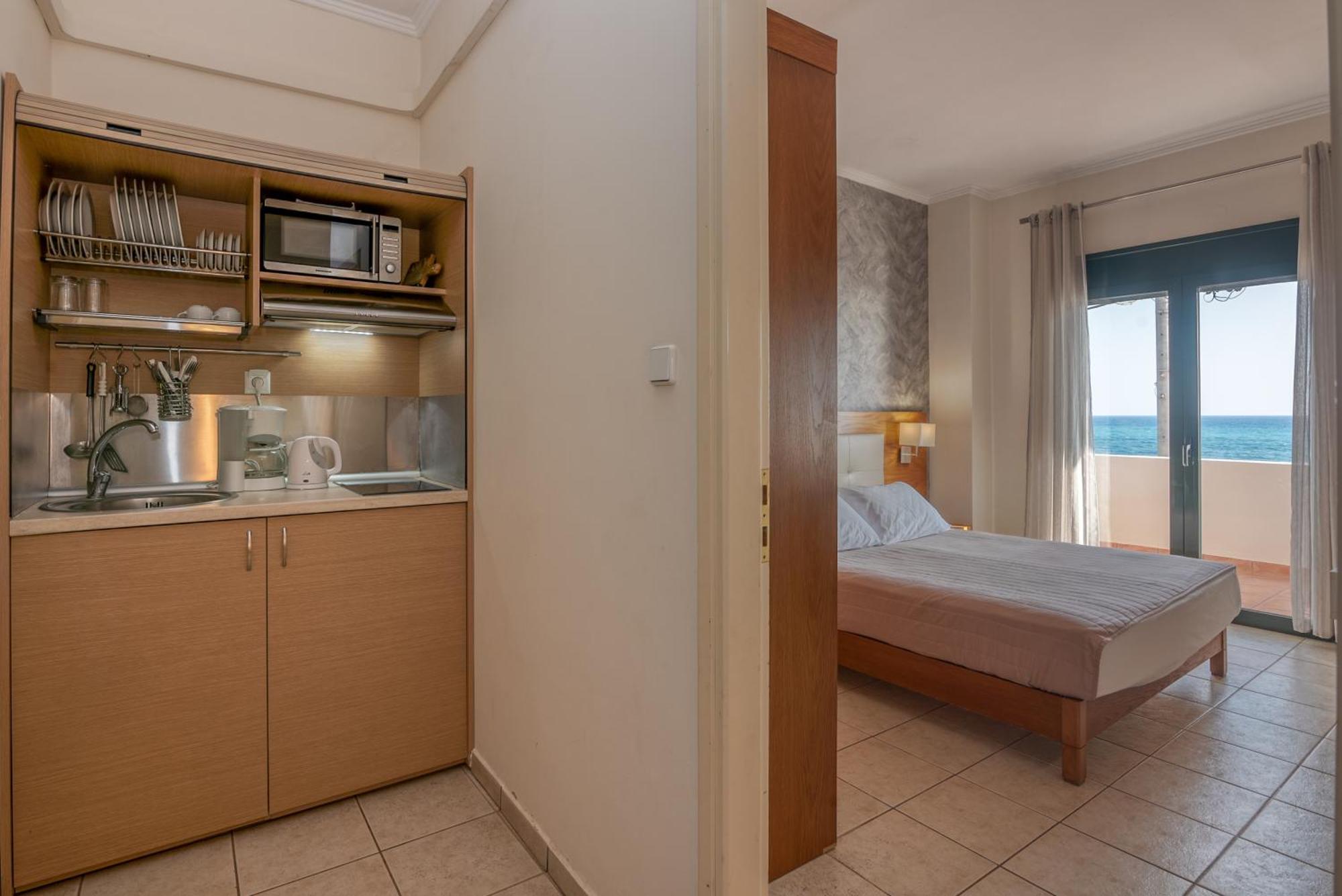 Christina Aparthotel 2*