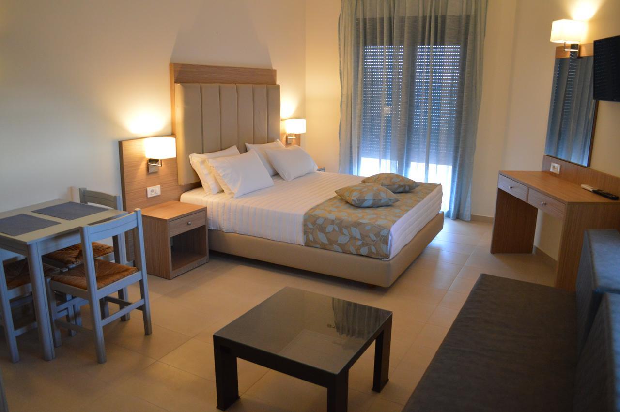 Christina Apartahotel 2*